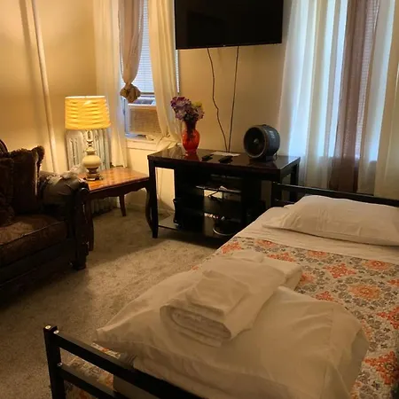 Manhattan On The Hill Apartment New York