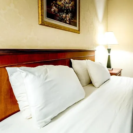 Anchor Hotel 3*