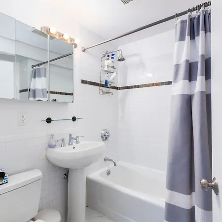 Homestay Beautiful, Modern And Bright In The East Village New York