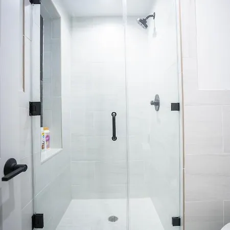 Chelsea South 30 Day Stays Apartment *