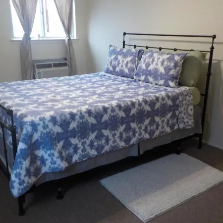 Guest house At The Water's Edge In Canarsie!