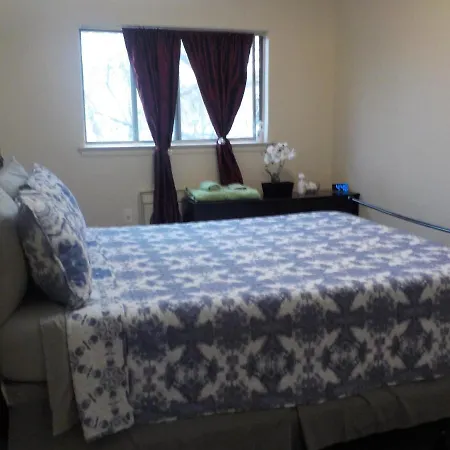 Guest house At The Water's Edge In Canarsie!