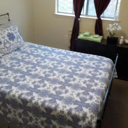 Guest house At The Water's Edge In Canarsie!