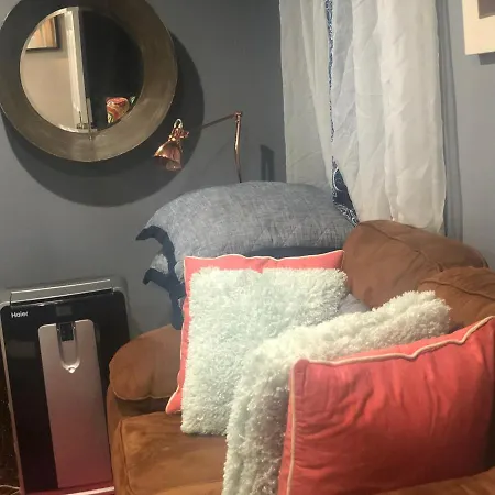 Smart Two Bedroom, Ground Floor Walk- In * New York