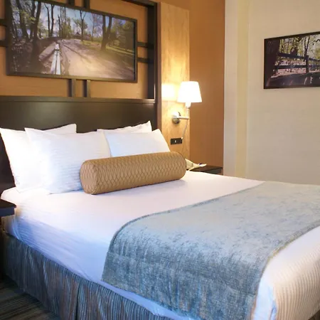 Western Queens Gold Coast Hotel 3*