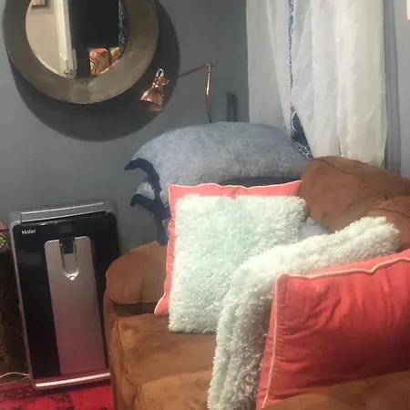 Smart Two Bedroom, Ground Floor Walk- In Apartment *