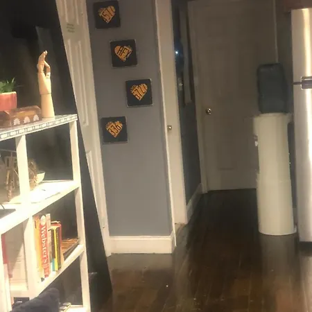 Smart Two Bedroom, Ground Floor Walk- In New York