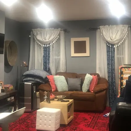 Smart Two Bedroom, Ground Floor Walk- In Apartment *