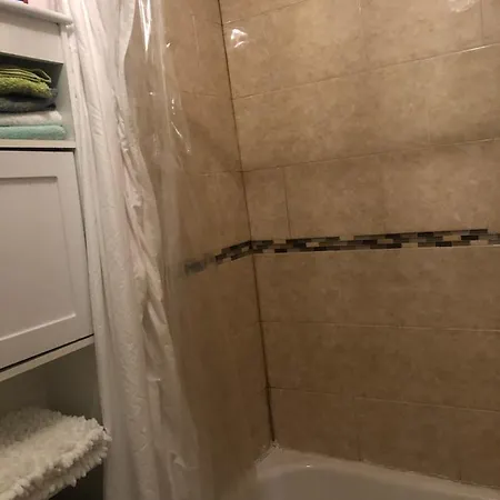 Apartment Smart Two Bedroom, Ground Floor Walk- In *