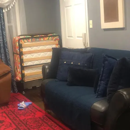 Smart Two Bedroom, Ground Floor Walk- In * New York