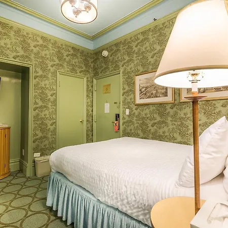 Wolcott Hotel