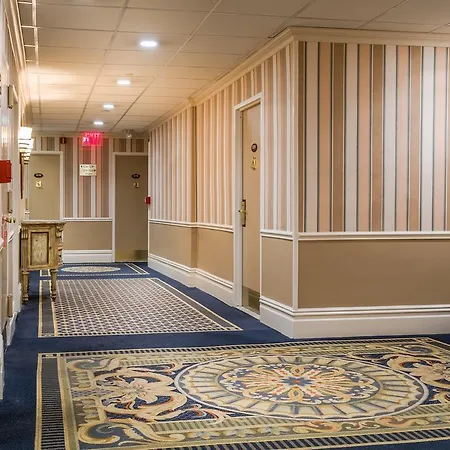 Wolcott Hotel 3*