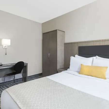 Wyndham Garden Laguardia South Hotel
