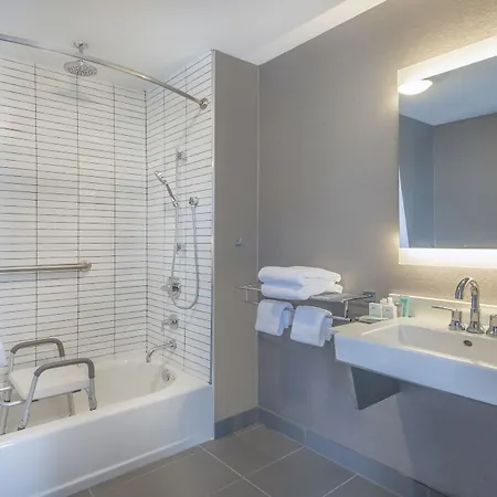 Wyndham Garden Laguardia South Hotel