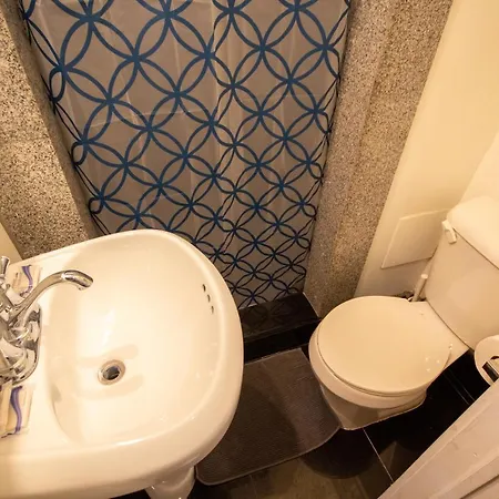 - 2 Bedroom In Midtown Apartment *