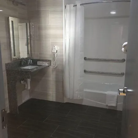 Wingate By Wyndham Jamaica Ny/ Airtrain Jfk