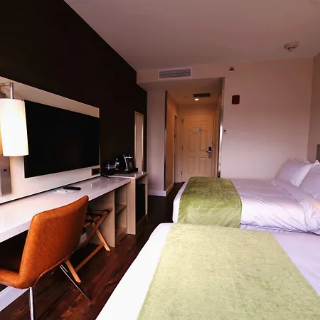 Wyndham Garden Fresh Meadows Flushing Hotel