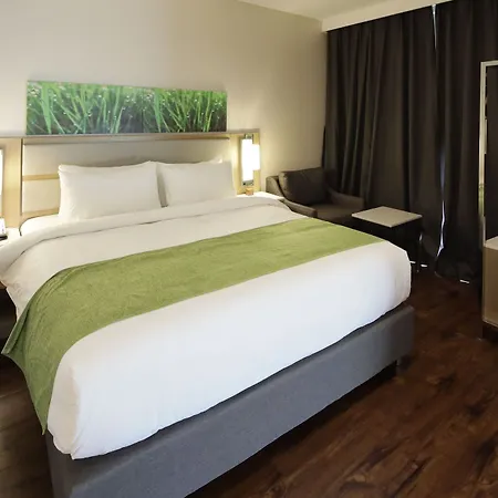Wyndham Garden Fresh Meadows Flushing Hotel 3*
