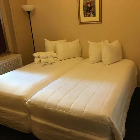 Leo House 3*
