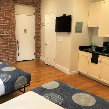 Midtown Manhattan Apartment *