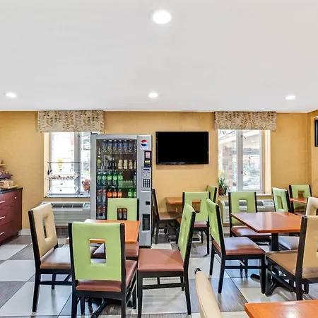 Days By Wyndham Long Island Hotel