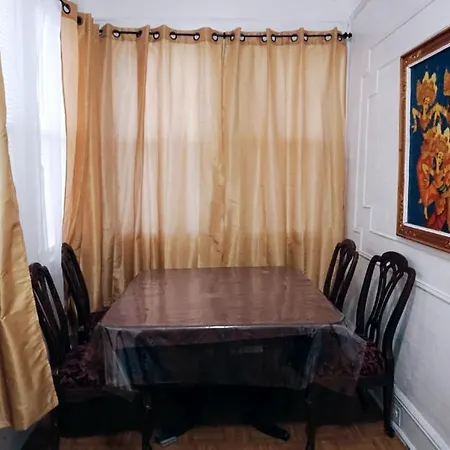 Guest house Your Nyc Base - Mins To Airport & Subway