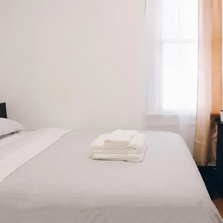 Guest house Your Nyc Base - Mins To Airport & Subway *