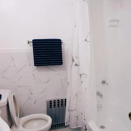 Guest house Your Nyc Base - Mins To Airport & Subway New York