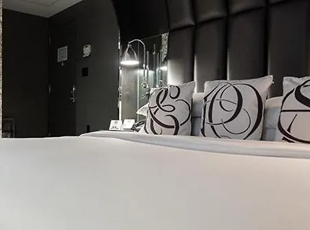 Hotel Night By Sb At Times Square