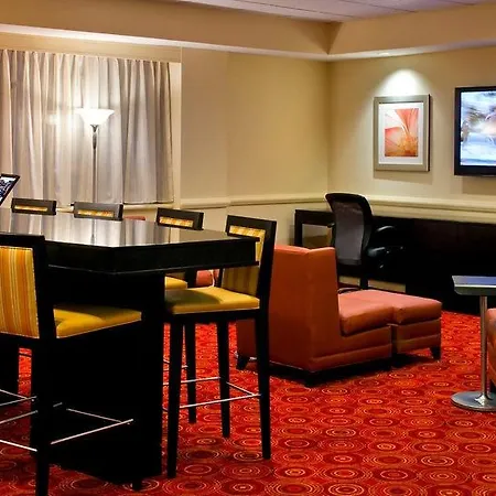Laguardia Airport Marriott 4*