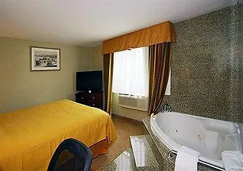 Quality Jamaica Airtrain Hotel 2*
