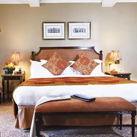 Plaza Athenee By Suiteness
