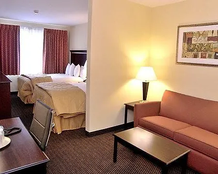 Hotel Travelodge By Wyndham Queens 3*