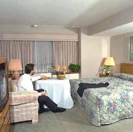 Hotel Ramada Plaza Jfk International Airport 2*