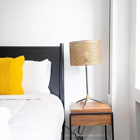 Chelsea South 30 Day Stays Apartment *