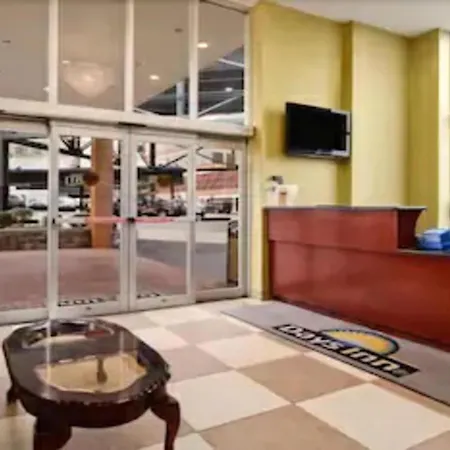 Days By Wyndham Long Island Hotel