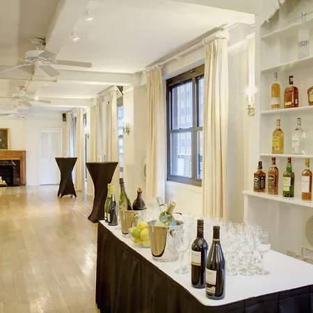 Hotel Roger Smith By Suiteness 3*