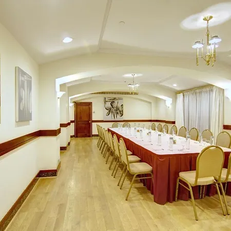Hotel Roger Smith By Suiteness 3*