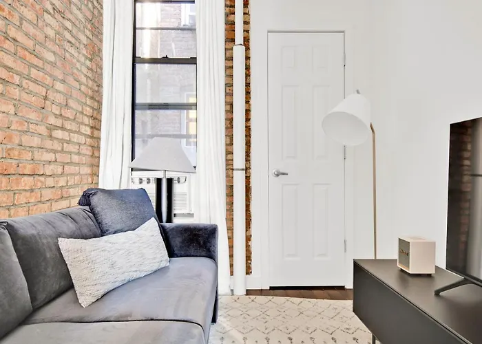 Les 1Br W Wd Nr Bd Train Park Nyc-825