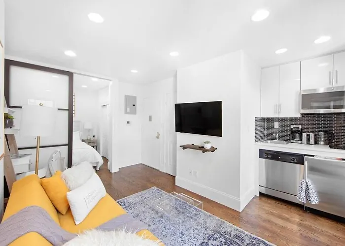 69-4B Modern Lower East Side 1Br Prime Location