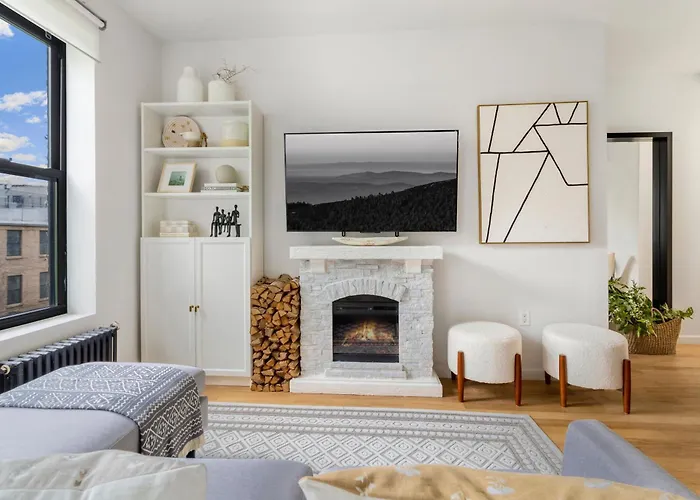 Bright Designer Cottage In Historic Harlem, 20 Minutes From Times Square!