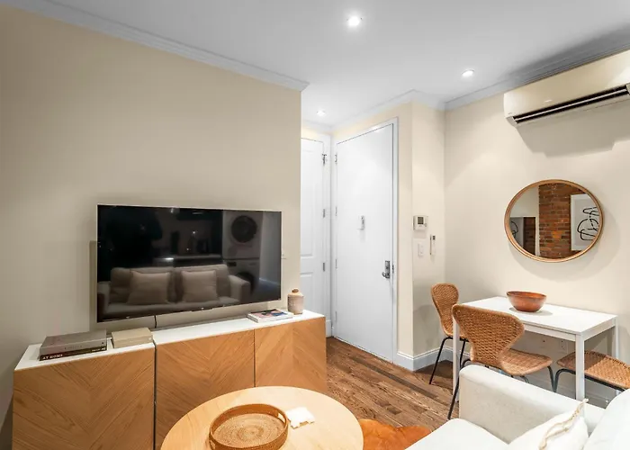 Charming Room Near The Guggenheim With Shared Bath