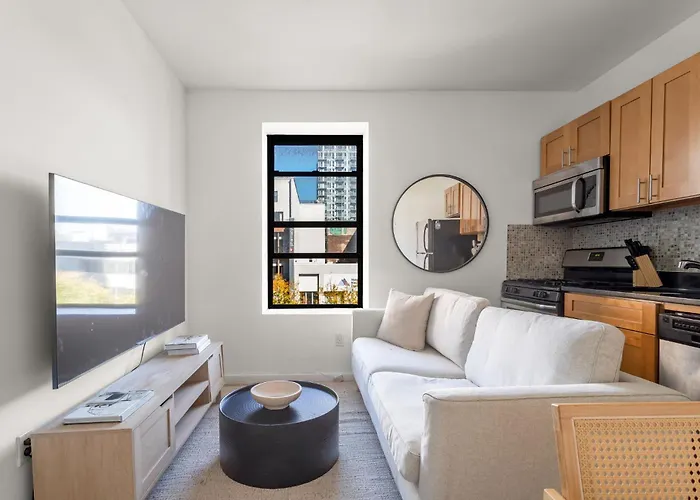 Lower East Side 3Bedroom And 1Bath Near Nyc Iconic Landmarks