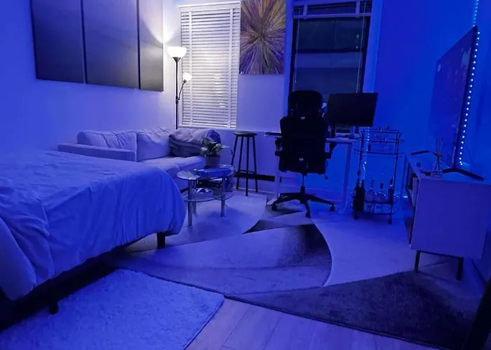 Spacious Master Bedroom In A 3Bedroom Apartment Next To Empire State Building With Great Street View - Available For 2Months Subletting