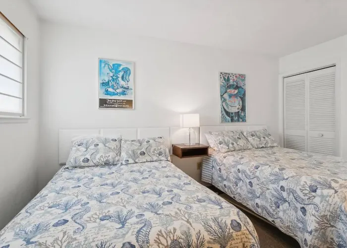 Retro Turtle Reef Condo 1 Block From Beach W Pool