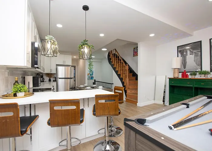 Sophisticated 4 Bedroom Duplex In The Heart Of Midtown