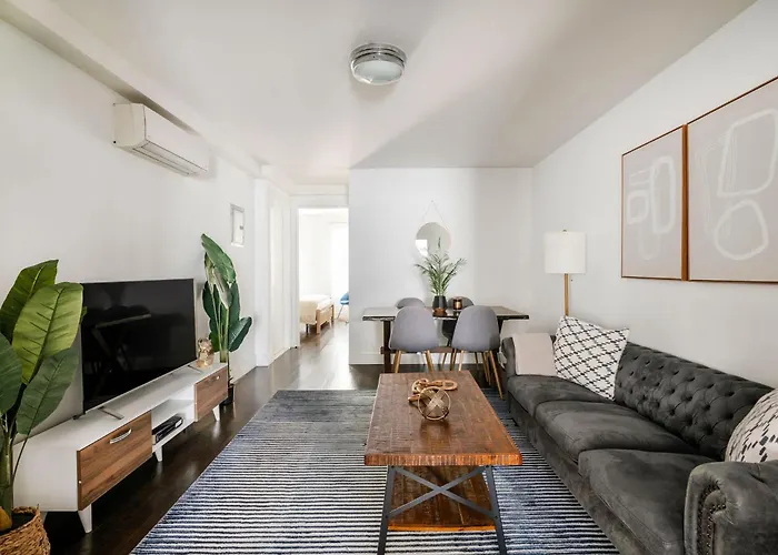 39-2 Renovated 3Br Prime Hudson Yards Area