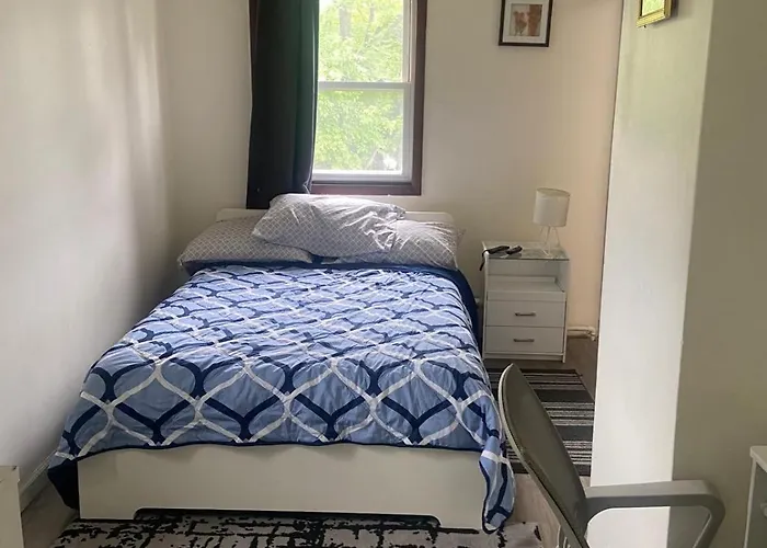 Cozy Room With Private Bathroom