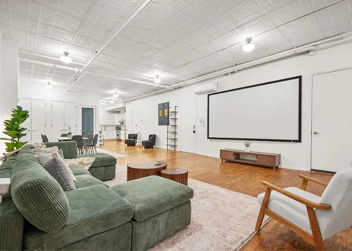 Massive Soho Loft 4 Bedrooms 2 Bath 7 Beds