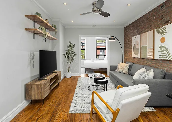 Chic Nyc Escape In Vibrant Downtown